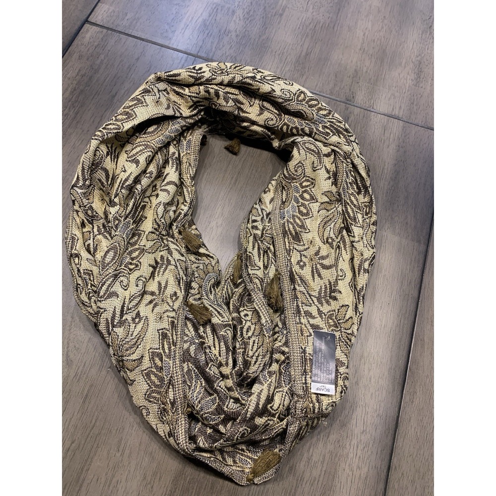 D &Y Scarf Womens Paisley Soft Vintage Old Elegant. 99% VISCOSE SIZE: 20" X 68